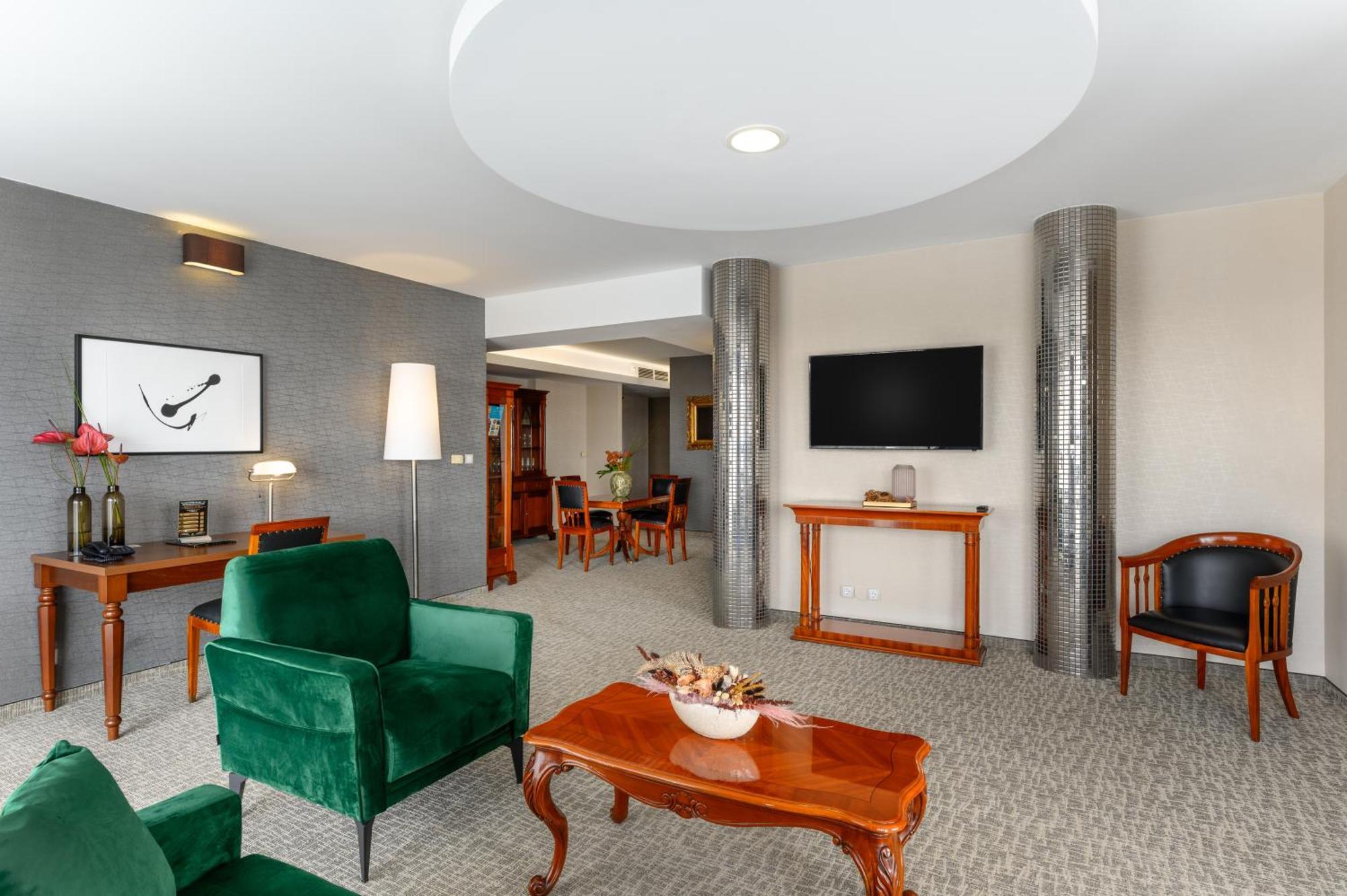 Hotel Divinus 5*